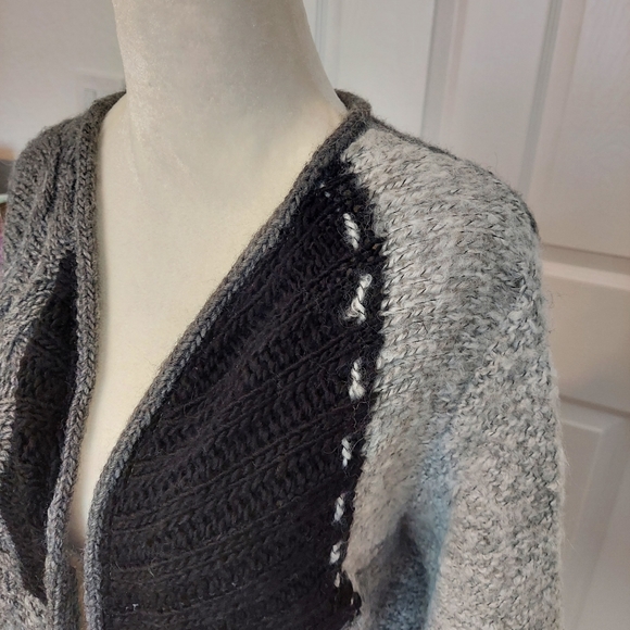 French Acrylic Sweater - Picture 5 of 10